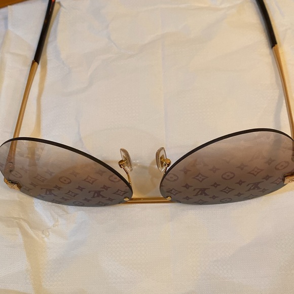 Almost brand new authentic Louis Vuitton, could be unisex - Picture 6 of 6